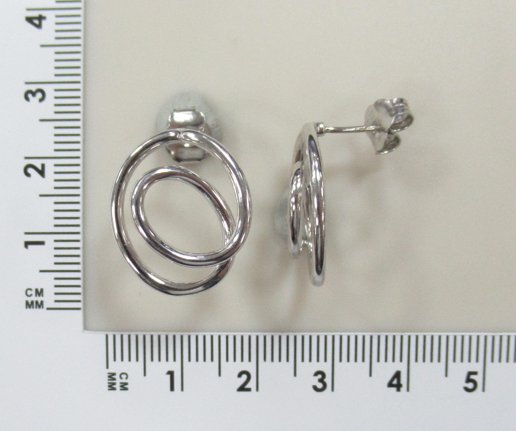 Серебряные серьги 925 пробы;